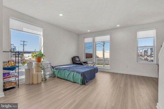 Building Photo - 3000 Schirra Ln