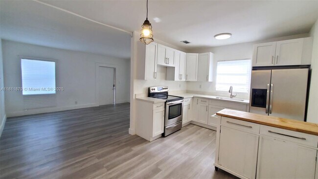 Building Photo - 275 NW 46th St