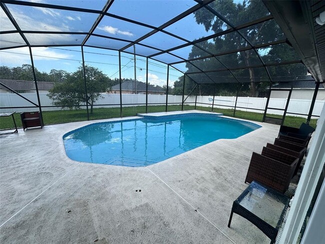 Building Photo - 1310 Dartmoor Ave