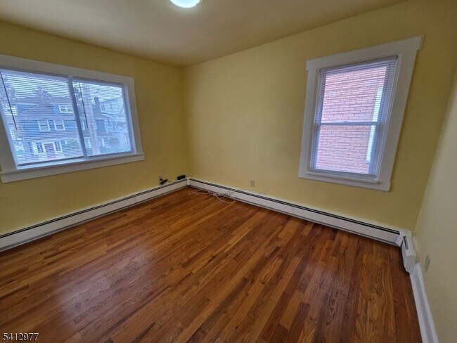 Building Photo - 5 Bay Ave