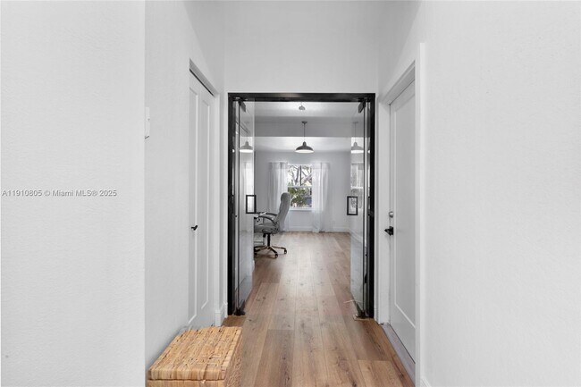 Building Photo - 932 Nandina Dr