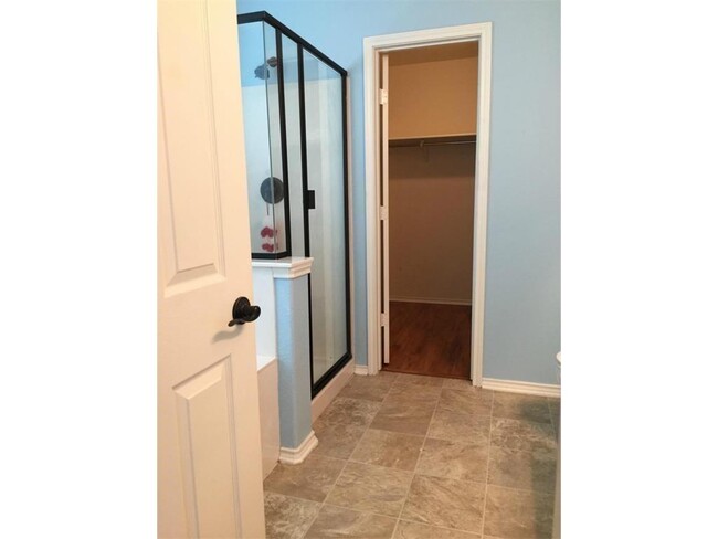 Building Photo - 2019 Woodway Dr