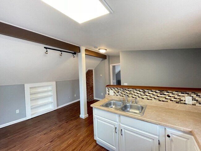 Building Photo - 37 Grove St