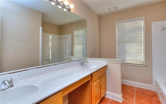 Building Photo - 800 Satinwood Pl
