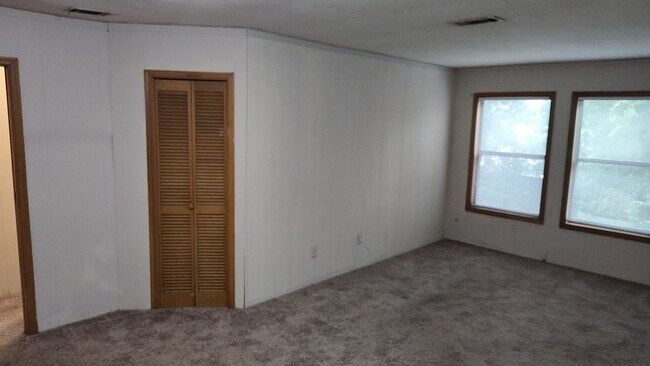 Building Photo - 2359 Claremont Ln