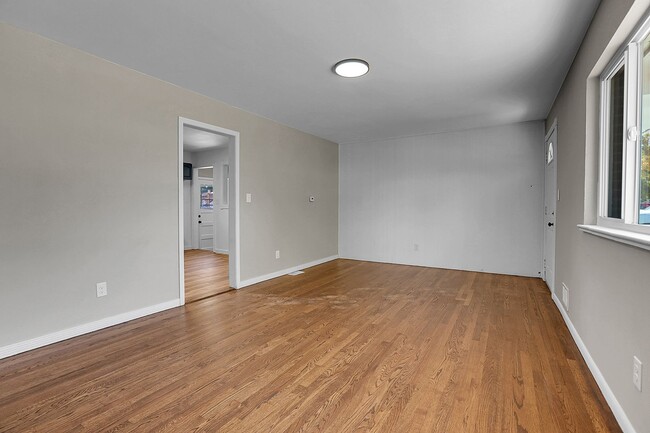 Building Photo - 4 bedroom, 2 bath Home in Golden