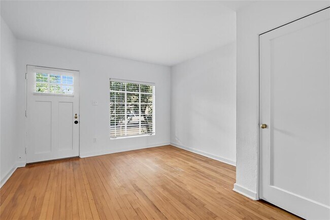 Building Photo - 1302 Kirkwood Rd