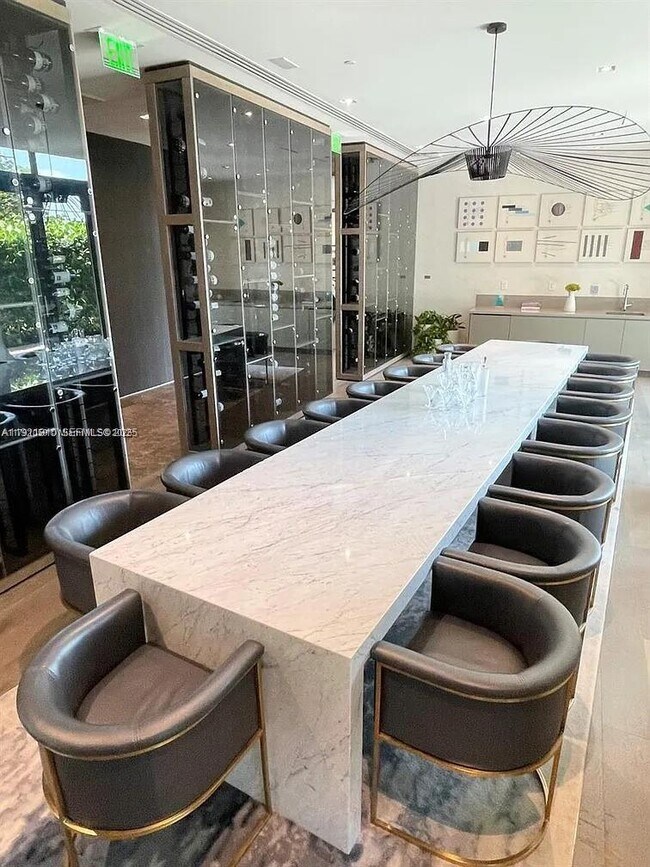 Building Photo - 650 NE 32nd St