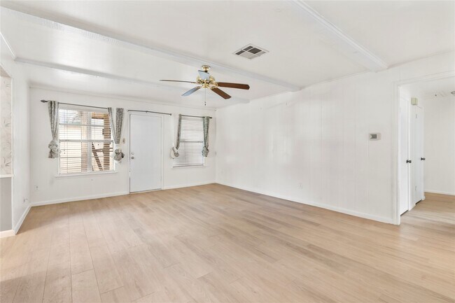 Building Photo - 8903 Roos Rd
