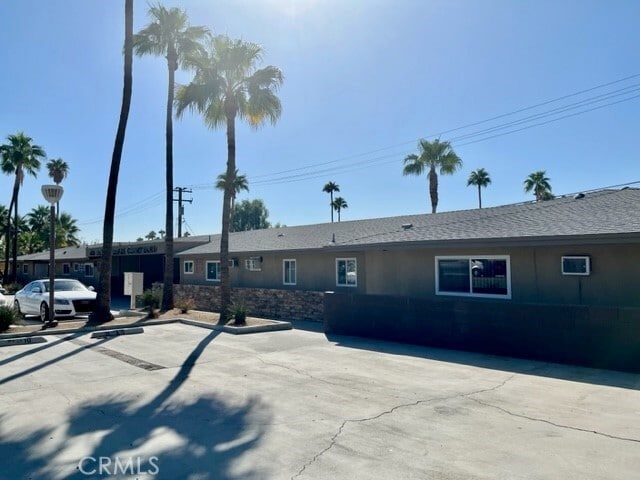 Building Photo - 685 E Vista Chino