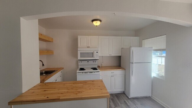 Building Photo - Annual Updated One Bedroom, One Bath Duplex Located in The Village of the Art