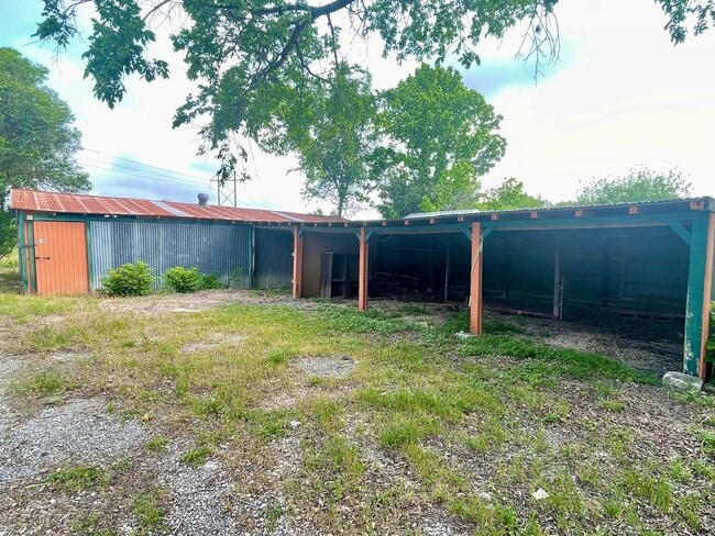 Building Photo - Spacious updated 3 bedroom, 2 bathroom home on acreage