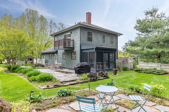 Building Photo - 17 Rhynus Rd