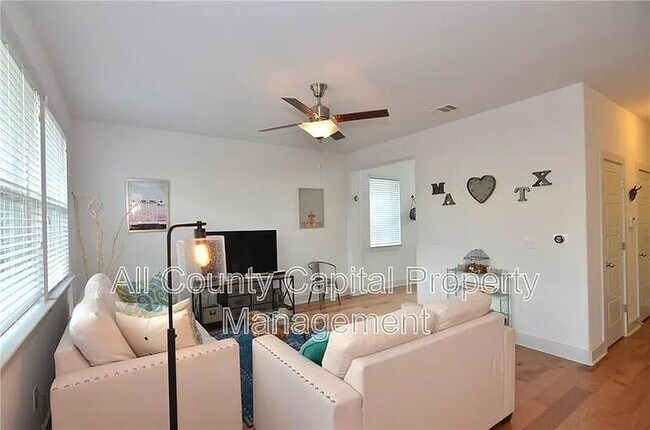 Building Photo - 2204 Capulet St