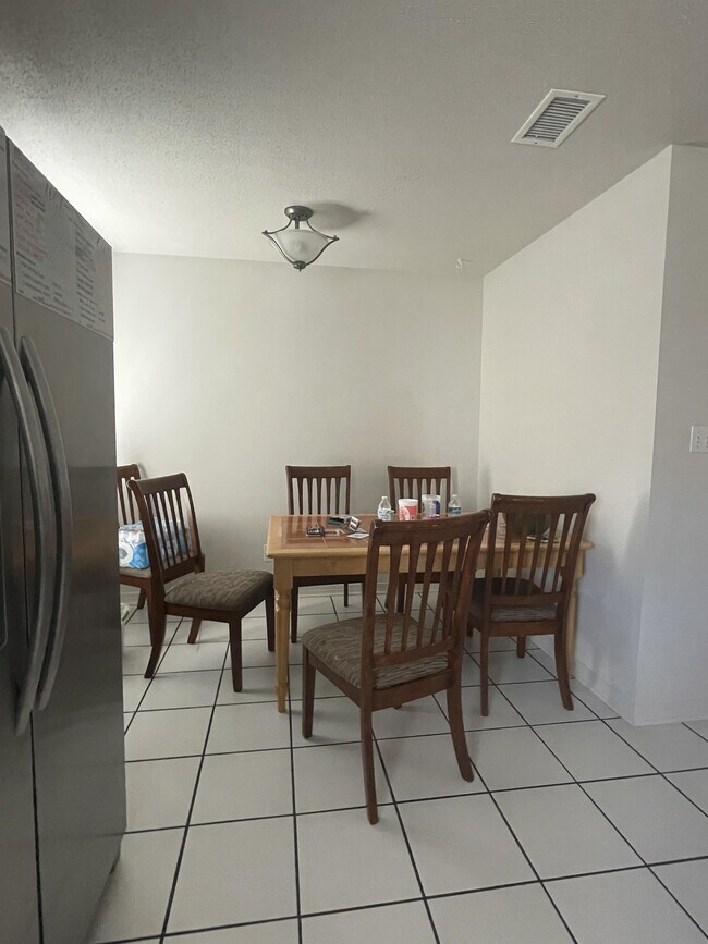 Building Photo - 2212 Peachwood Ct