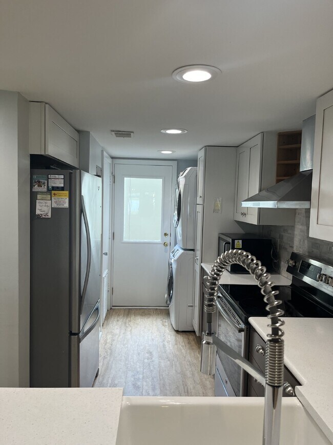 Building Photo - Stunning Waterfront Townhouse with 3 Bedrooms and 3 Full Bathrooms in Beaufort, SC!