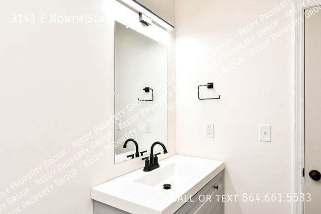 Building Photo - 3141 E North St