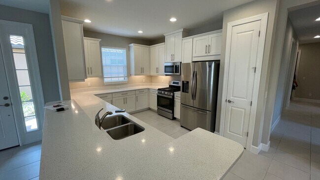 Building Photo - Unfurnished Annual Rental