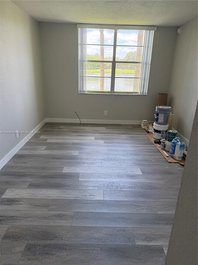 Building Photo - 9450 Poinciana Pl