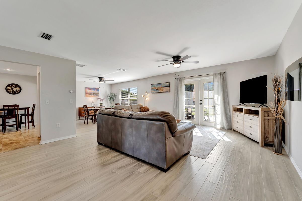 Building Photo - 2916 Woodcrest Dr