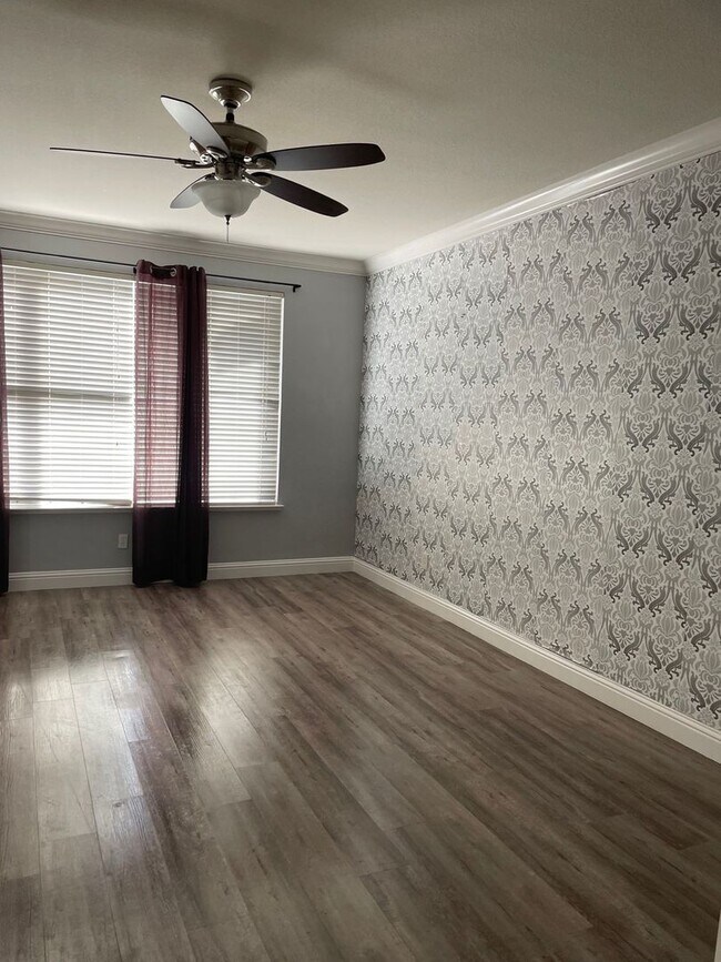 Building Photo - Beautiful 5 Bedroom 3 Bath Home in Twelve ...