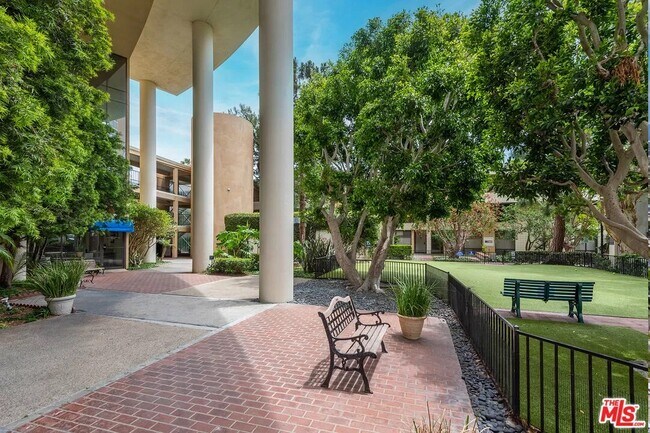 Building Photo - 4335 Marina City Dr