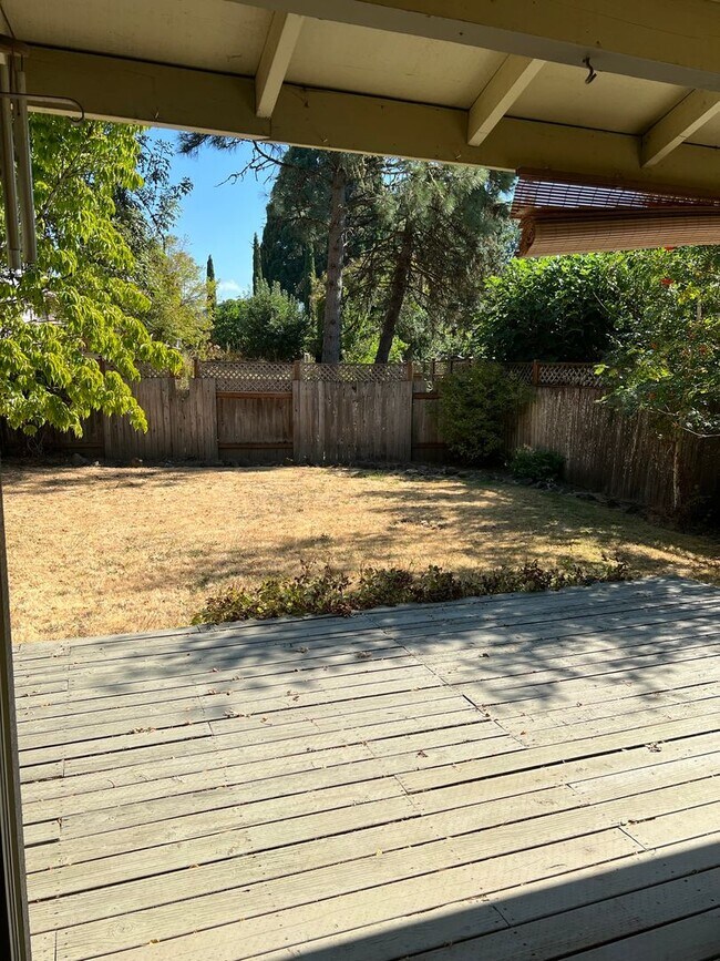 Building Photo - Newly Remodeled - Light & Bright  Home in ...