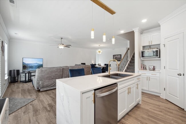 Building Photo - 208 Laydon Way