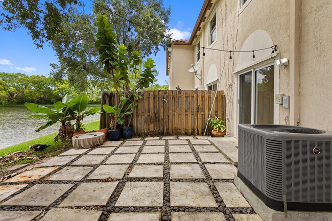 Building Photo - 5056 SW 141st Ave