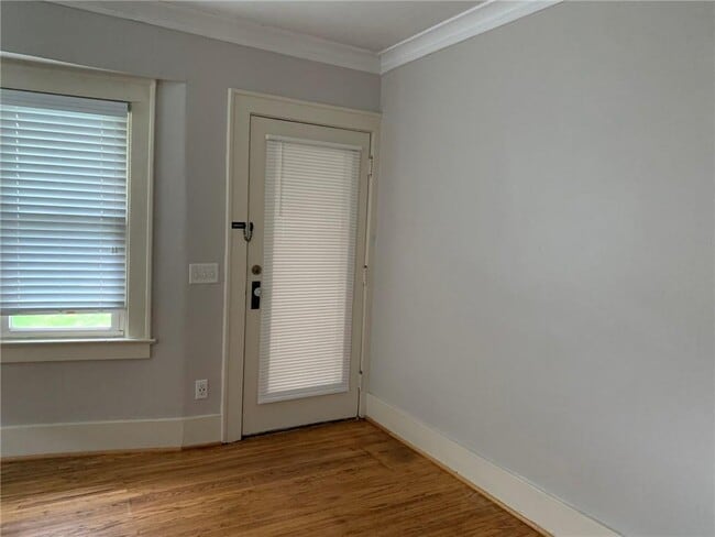 Building Photo - 296 Glen Ellyn Way