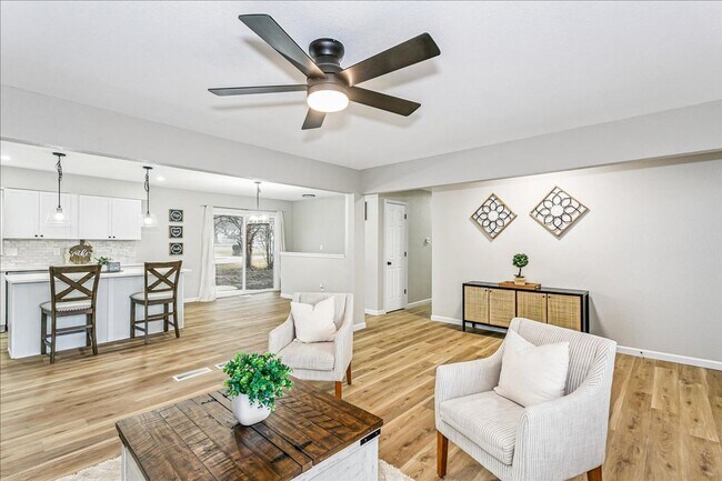 Building Photo - Beautifully Updated Home on nearly ½ Acre! Available for Rent or Rent to Own! Move in Special 1/2...