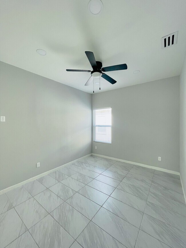 Building Photo - 3913 Bella Costa Dr