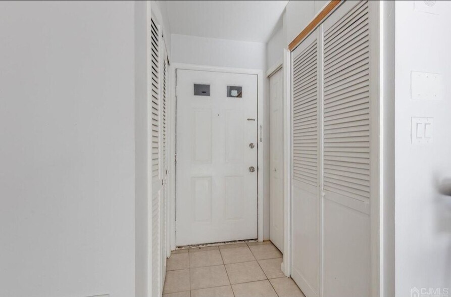 Building Photo - 117 Longfield Ct