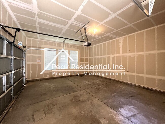 Building Photo - Spacious Anatolia 6bd/3.5ba Home with 5 Car Garage