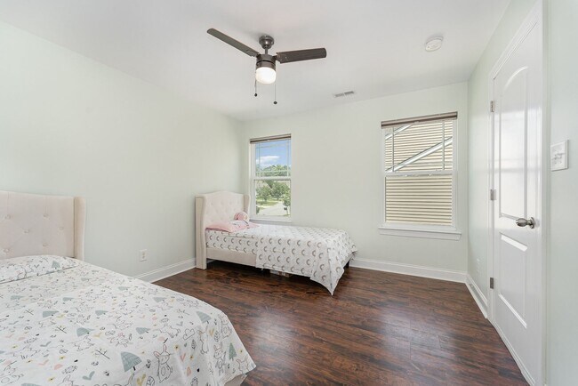 Building Photo - Beautiful 4/3 in High Point