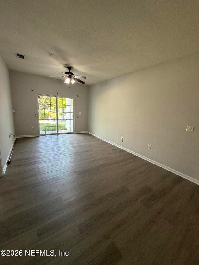 Building Photo - 8201 Green Parrot Rd