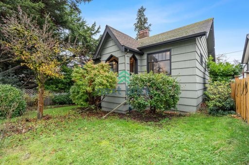 Building Photo - A beautiful 3 bed and 1 bathroom house for rent