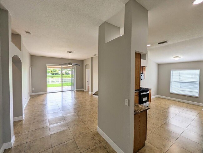 Building Photo - 15524 Lake Bella Vista Dr