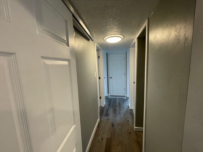 Building Photo - Charming 3 Bed/1 Bath Home!