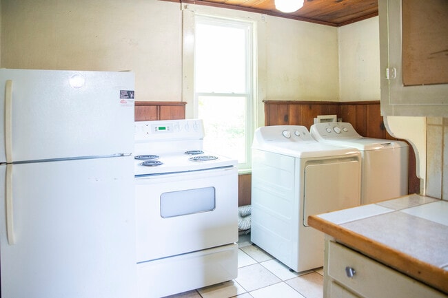 Building Photo - 19 Smith St