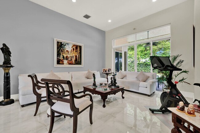 Building Photo - Elegant 4-Bedroom Pool Home in Exclusive G...