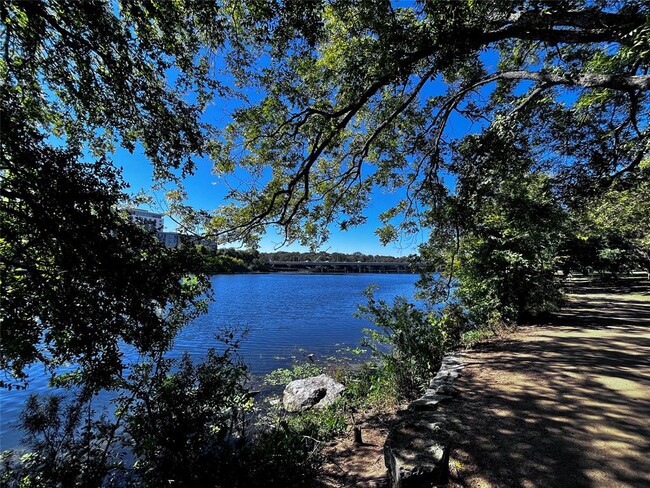 Building Photo - 1507 Holly St