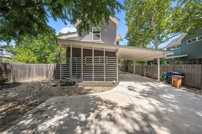 Building Photo - 600 W Odell St