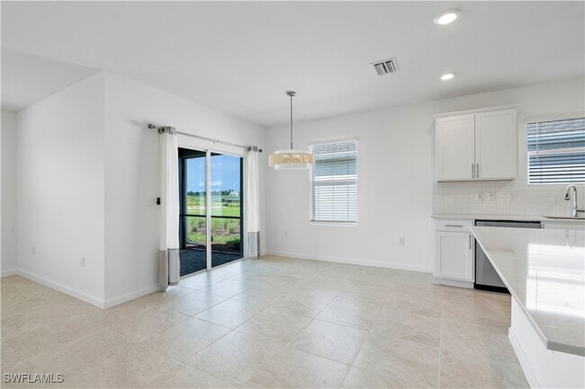 Building Photo - 42425 Cascade Dr