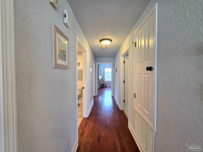 Building Photo - 949 Osprey Ct