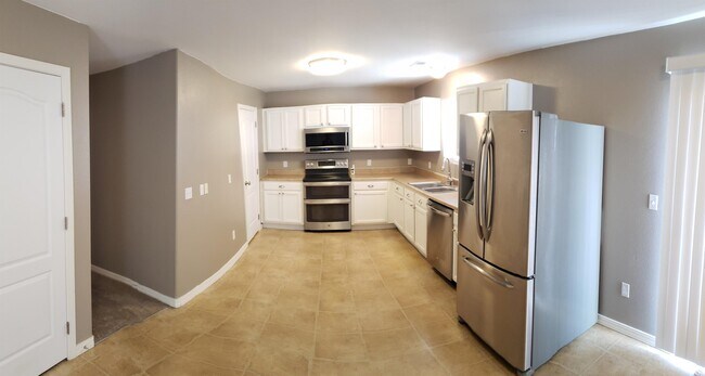 Building Photo - 262 Wellington Dr