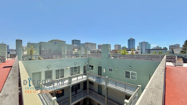 Building Photo - Stylish Uptown Condo in Prime Location