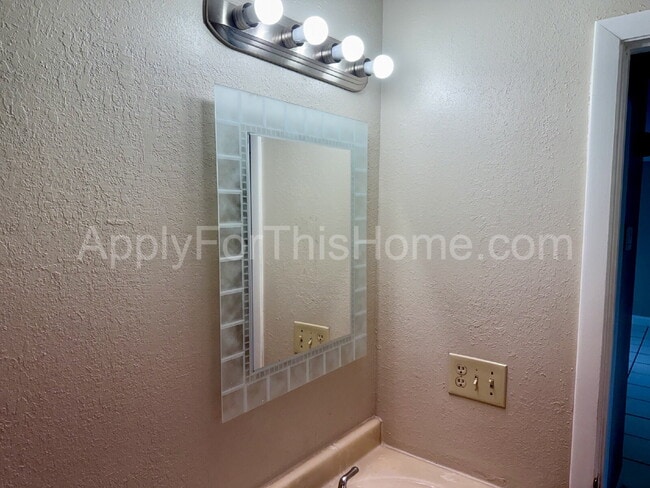 Building Photo - Single Family Home - Carrollwood Area