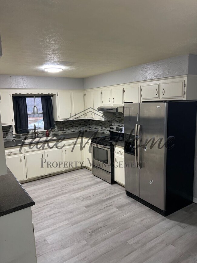 Building Photo - 3 Bedroom Basement Home in Kickapoo District!