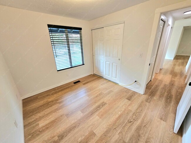 Building Photo - 7739 SE 101st Ave